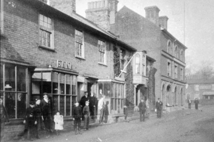 Parr's Bank on the High Street, 1920. Later taken over and eventually become part of NatWest. | Wivenhoe Memories Collection