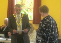 Cllr Tom Roberts gives away record sum from the Mayor's Charity Fund in 2006